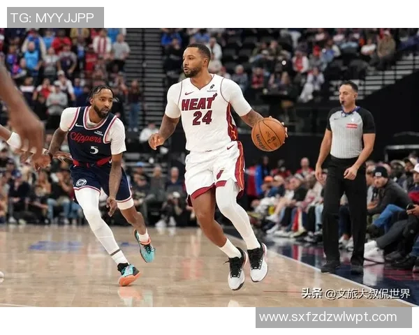 效率不高！鲍威尔15投仅5中拿到20分 罚球10中8